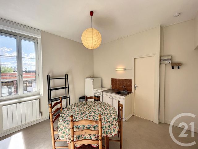 Appartement à louer - 2 pièces - 28.0 m2 - SALBRIS - 41 - CENTRE - Century 21 Sologne Immobilier